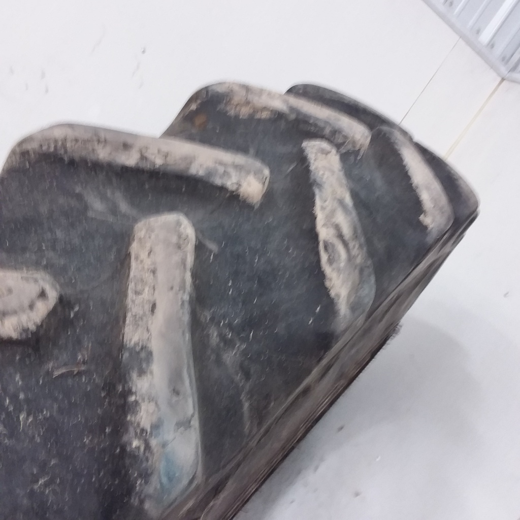 320/105R54 Goodyear Farm DT800 Super Traction R-1W 166B 55%