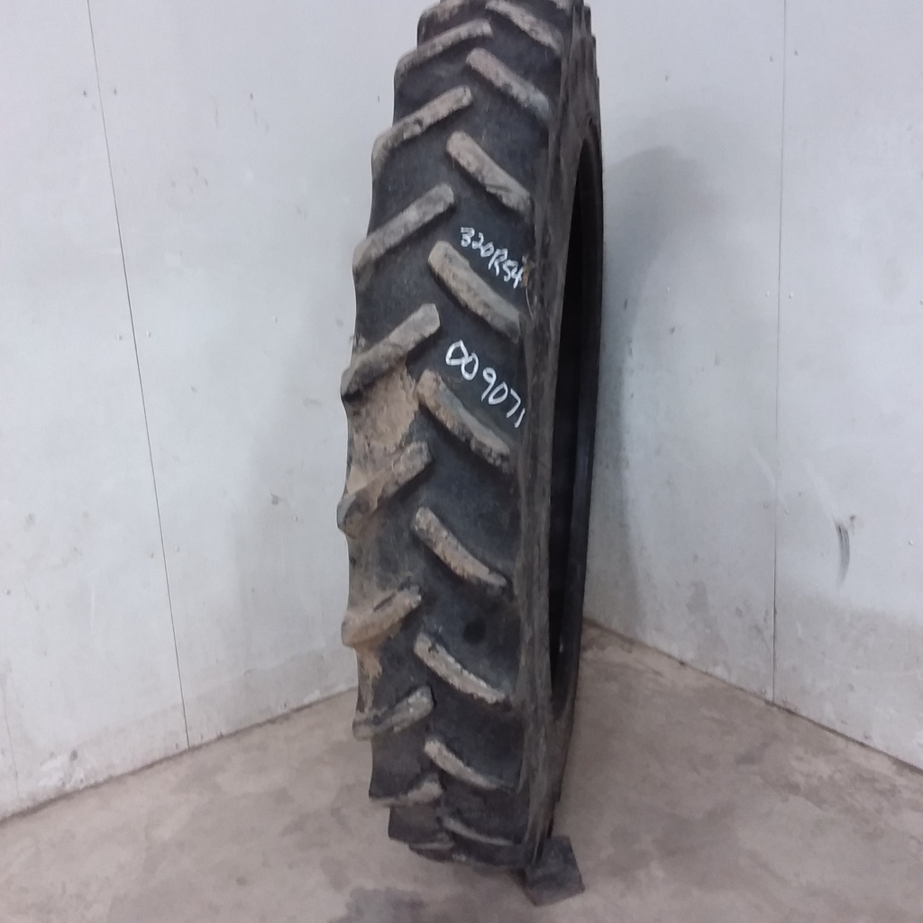 320/105R54 Goodyear Farm DT800 Super Traction R-1W 166B 55%