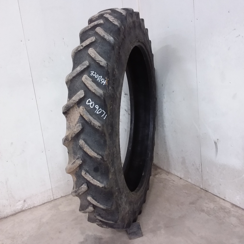 320/105R54 Goodyear Farm DT800 Super Traction R-1W 166B 55%