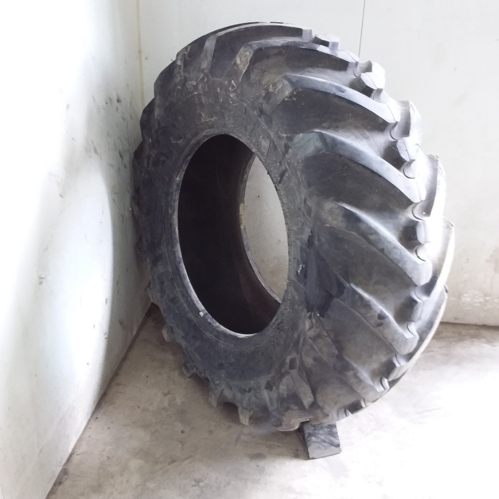 18.4/-28 Goodyear Farm Industrial Sure Grip R-4 , F (12 Ply) 99%