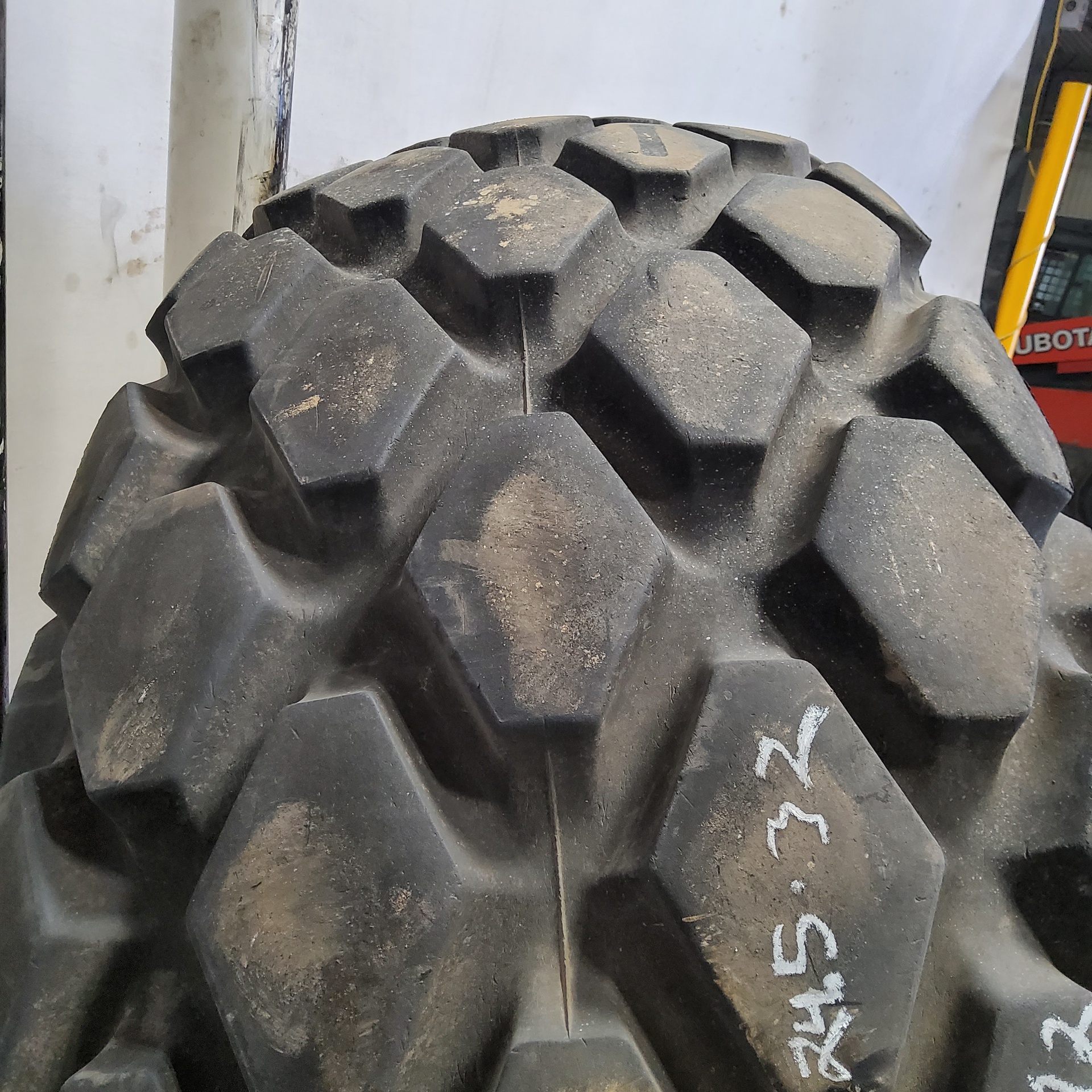 Used24.5/32 Titan Farm Torc Trac II R3 Agricultural Tires for Sales