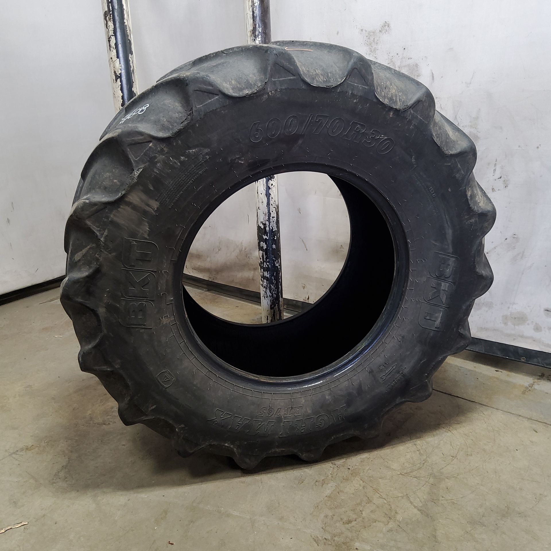 Used600/70R30 BKT Tires Agrimax RT 765 R-1W Agricultural Tires for ...