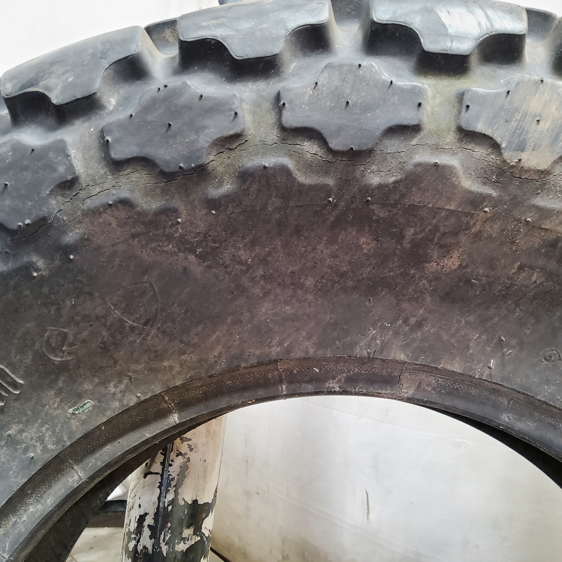 Used16.9/24 Firestone All NonSkid Tractor R3 Agricultural Tires for