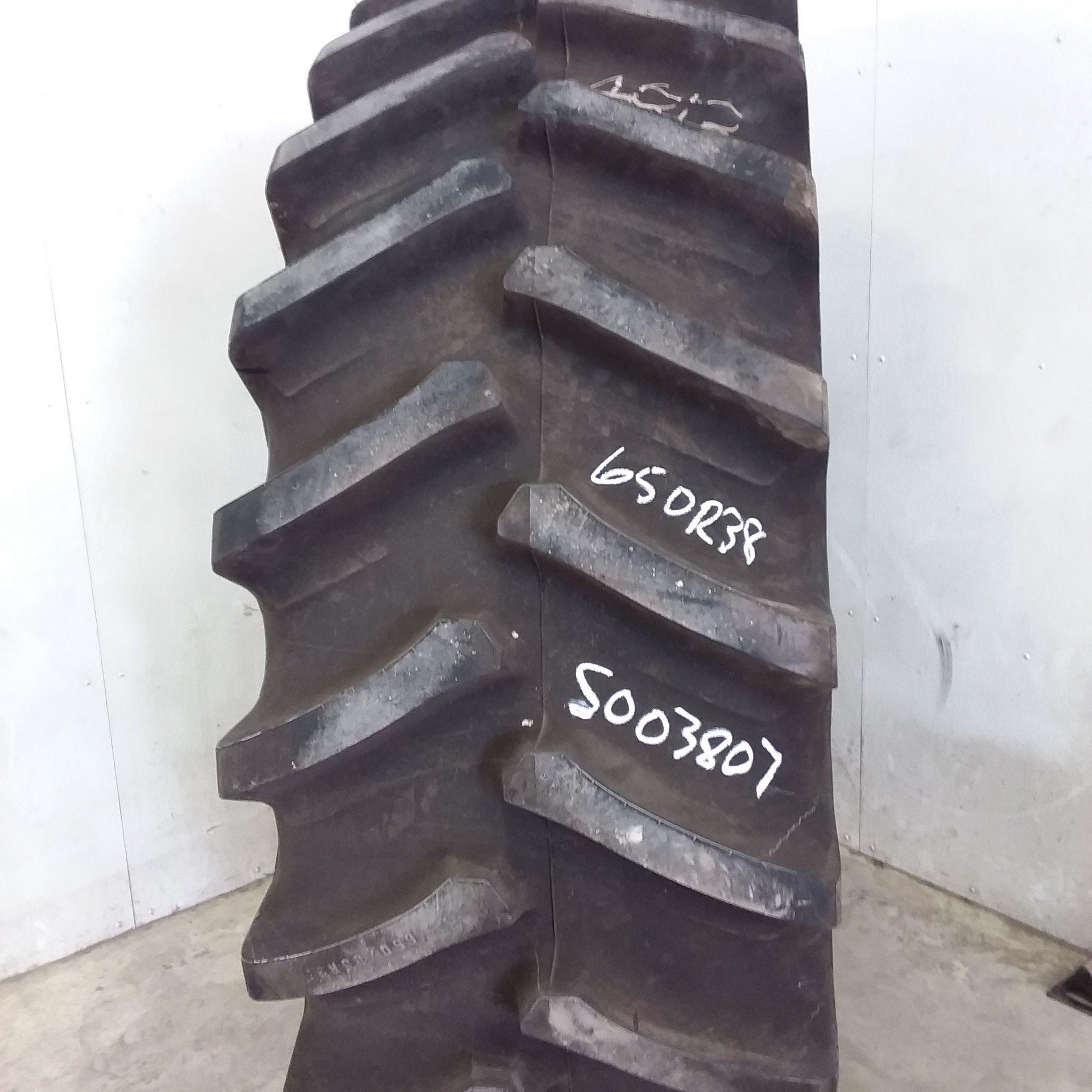 Used650/85R38 Firestone Radial Deep Tread 23 R1W Agricultural Tires