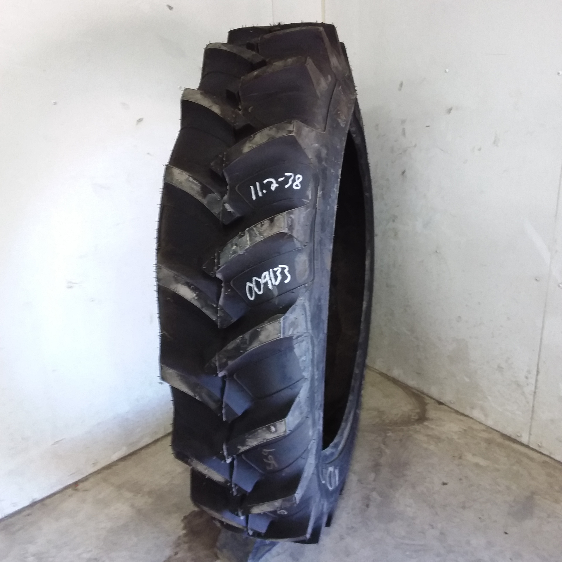 Used11.2/38 Titan Farm Hi Power Lug R1 Agricultural Tires for Sales