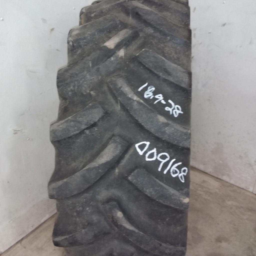 16.9/-28 Titan Farm Hi Traction Lug R-1 , D (8 Ply) 60%