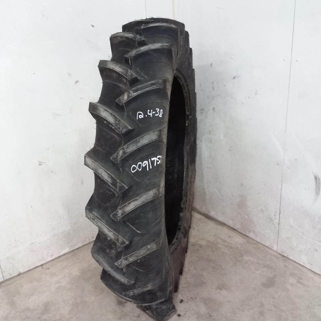 12.4/-38 Titan Farm Hi Power Lug R-1 , B (4 Ply) 99%