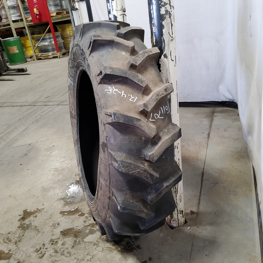 12.4/-28 Harvest King Field Pro All Purpose R-1 , D (8 Ply) 99%