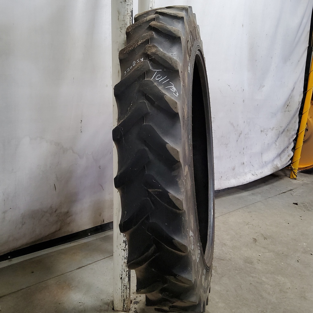 320/105R54 Goodyear Farm DT800 Super Traction R-1W 166B 35%