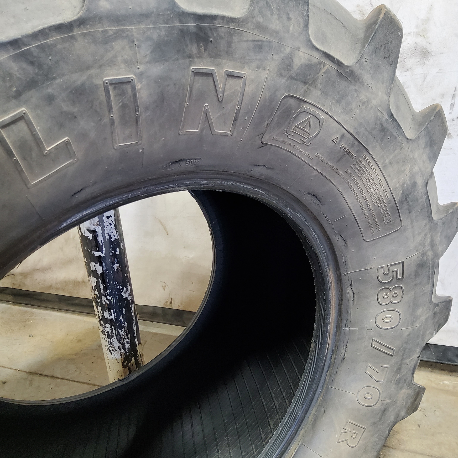 Used580/70R26 Michelin MegaXBib M27 R1 Agricultural Tires for Sales