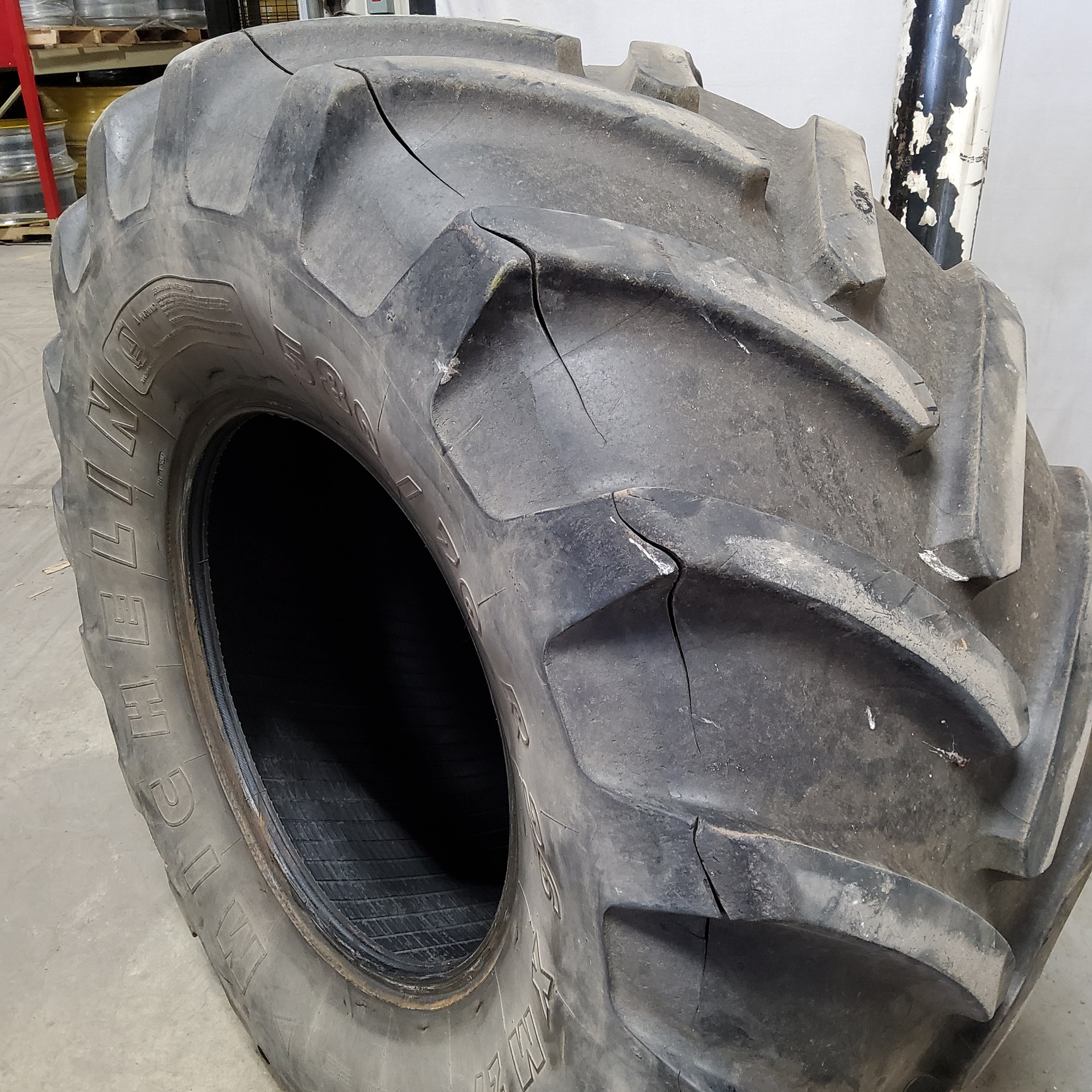 Used580/70R26 Michelin MegaXBib M27 R1 Agricultural Tires for Sales