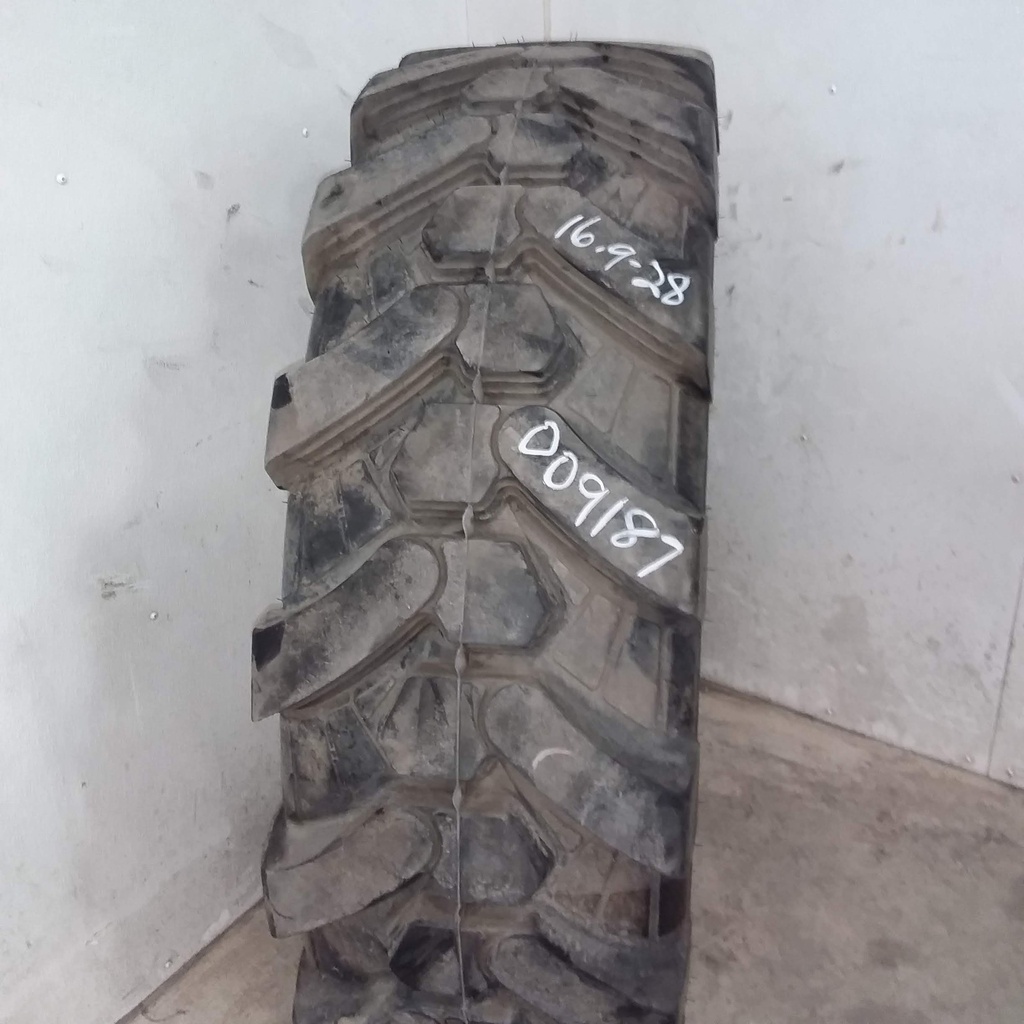 16.9/-28 Camso BHL 732 R-4 152A8 99%