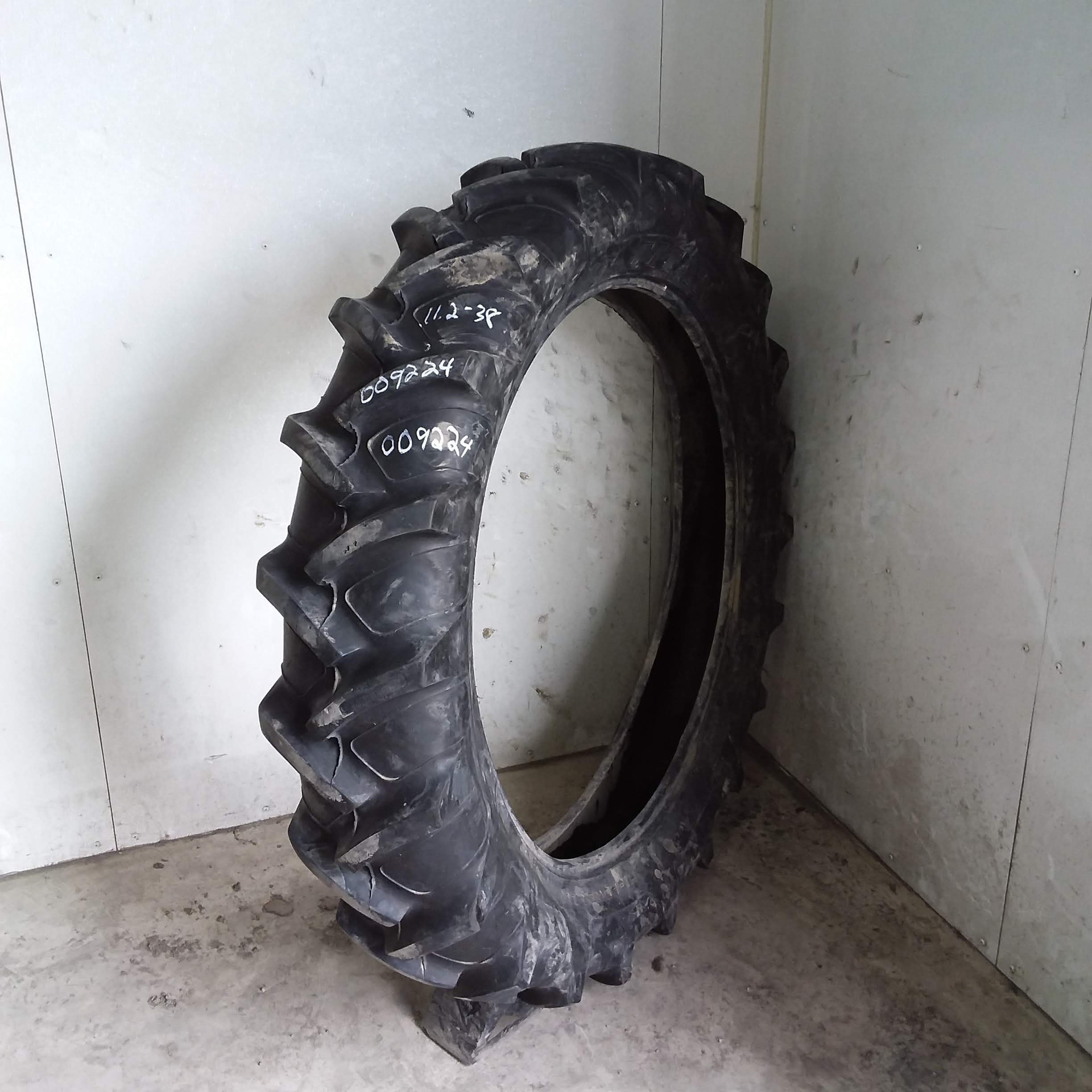 Used11.2/38 Titan Farm Hi Power Lug R1 Agricultural Tires for Sales
