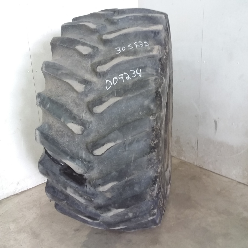 30.5/LR32 Firestone Radial Traction 23 R-1 , F (12 Ply) 65%