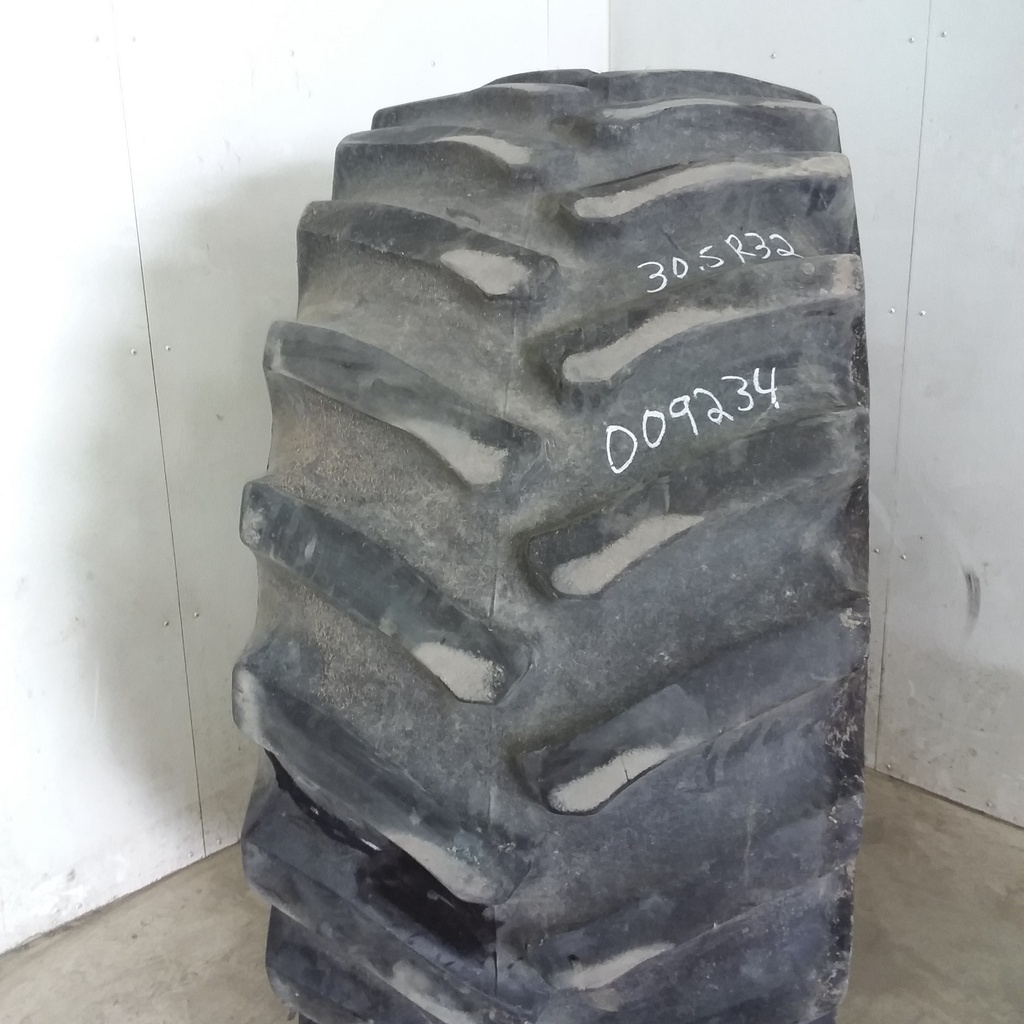 30.5/LR32 Firestone Radial Traction 23 R-1 , F (12 Ply) 65%