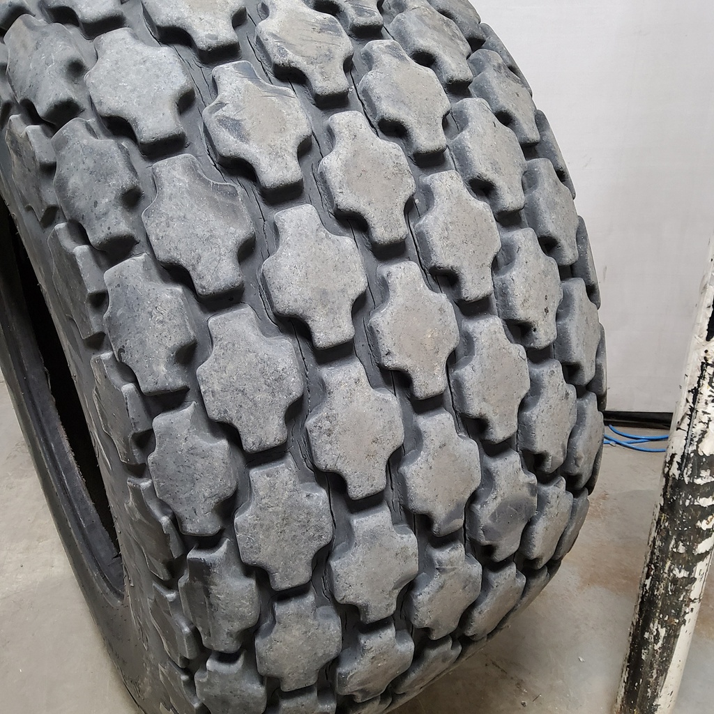 30.5/L-32 Firestone All Non-Skid Tractor R-3 , F (12 Ply) 80%