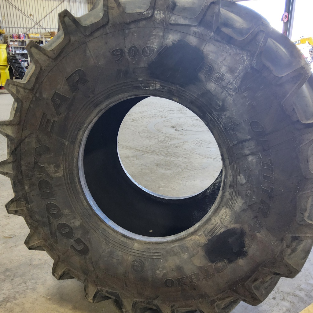 900/60R32 Goodyear Farm DT830 Optitrac R-1W 185B