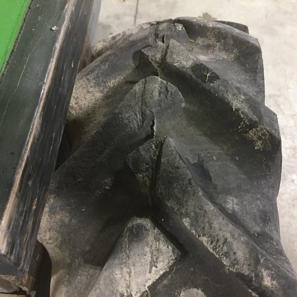 12.4/-24 Farm King (ATF) Tractor Rear (1900) R-1 116 A8, C (6 Ply) 95%