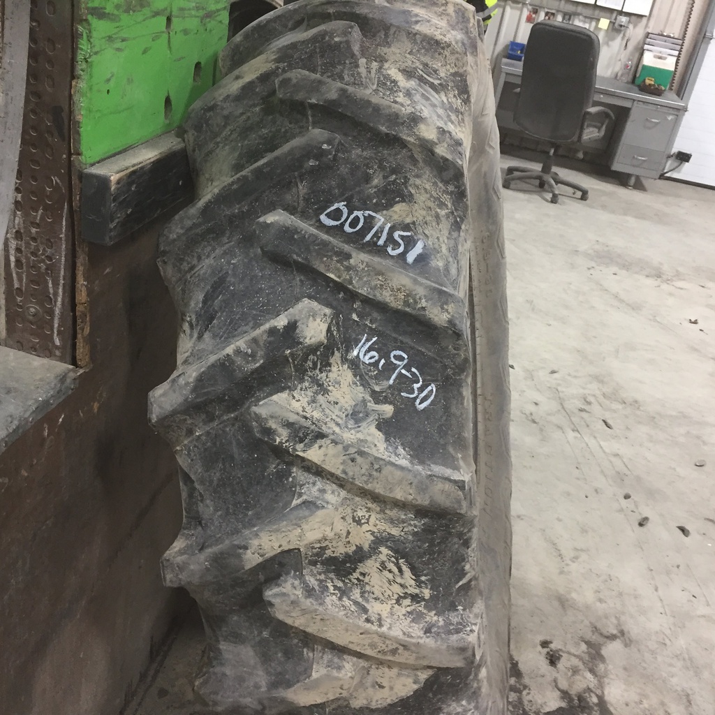 16.9/-30 Firestone Traction Field & Road R-1, C (6 Ply) 70%