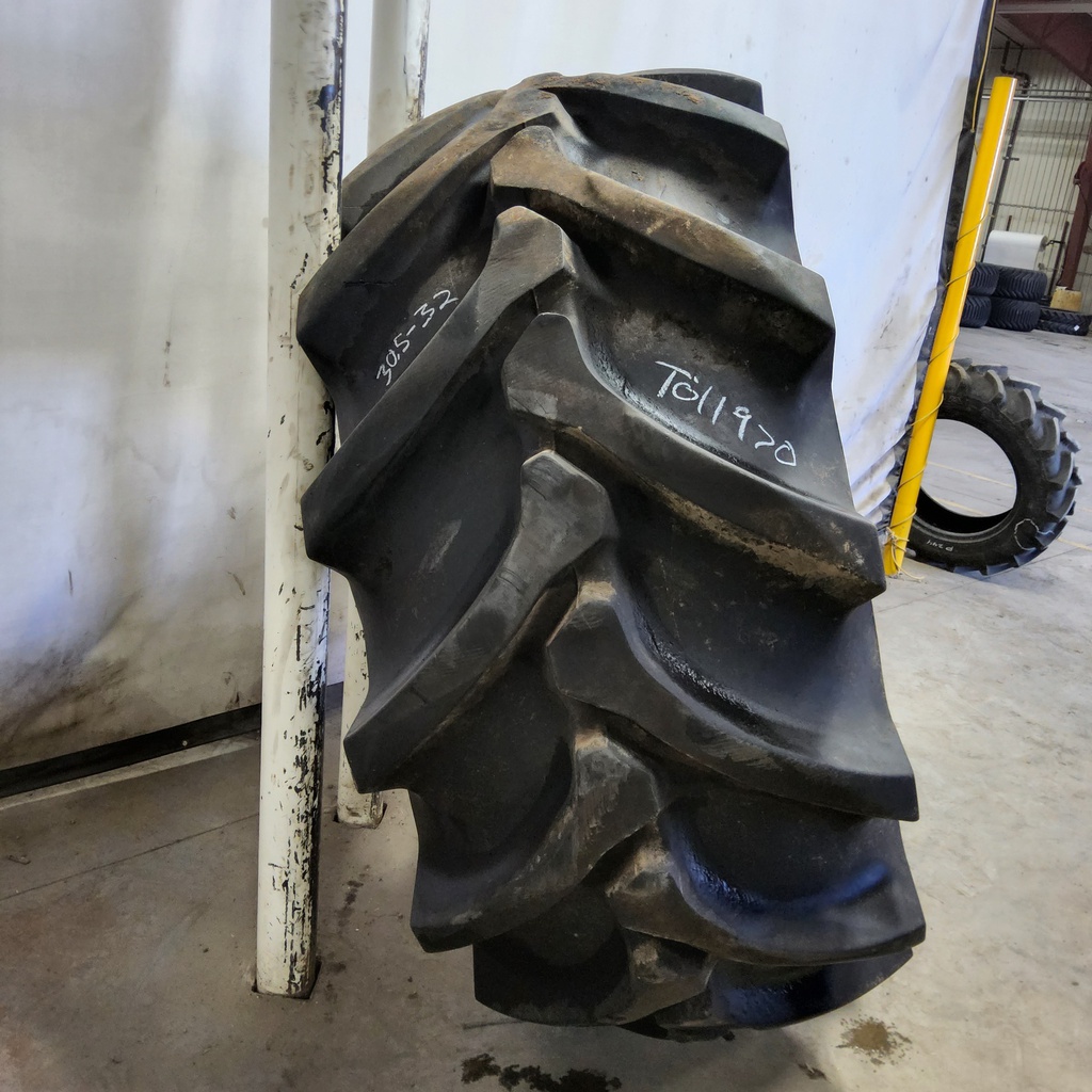 30.5/L-32 Firestone Champion Spade Grip R-2 , G (14 Ply) 80%