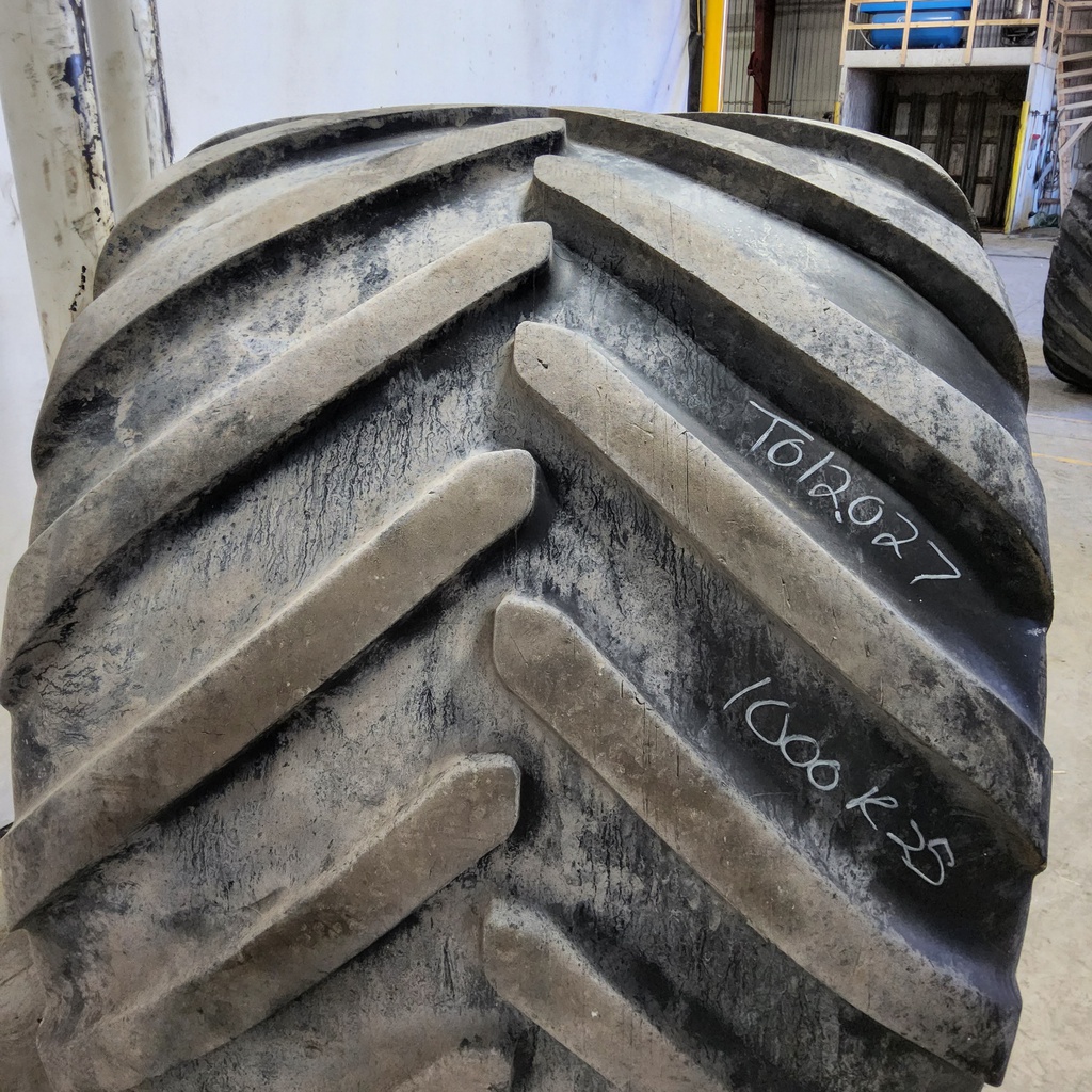 1000/50R25 Michelin MegaXBib 2 R-1W on Cat Yellow 24-Hole Flat Plate 3-Piece 70%