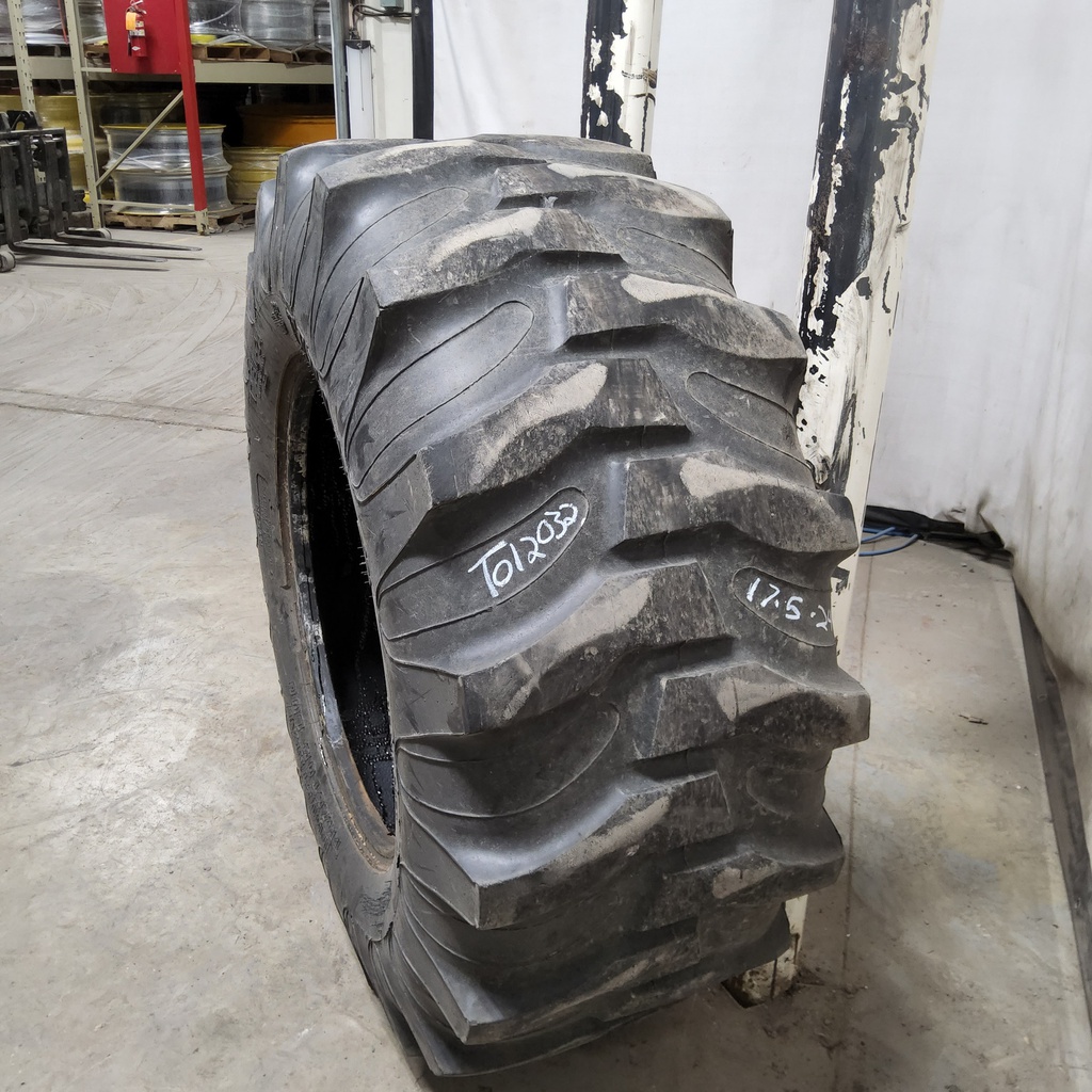 17.5/L-24 Titan Farm Industrial Contractor R-4 , C (6 Ply) 70%