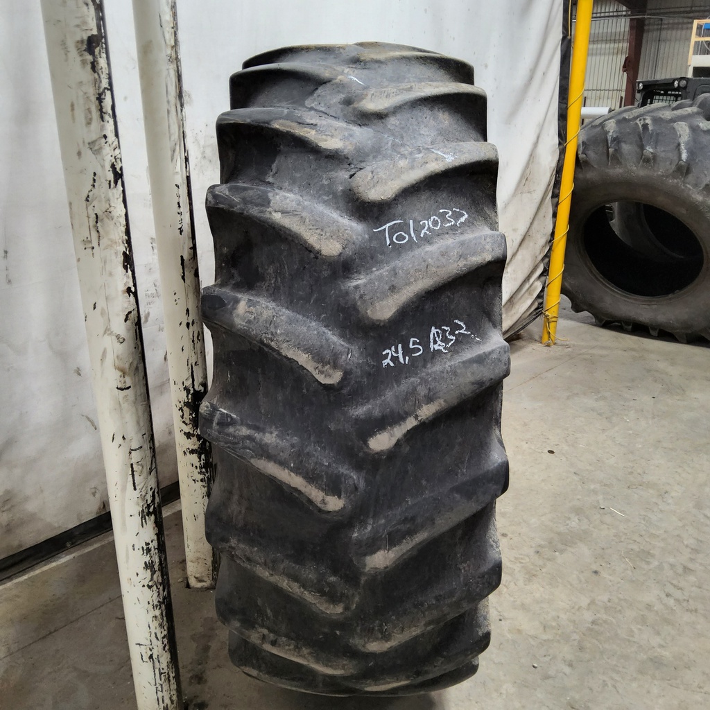 24.5/R32 Firestone Radial All Traction 23 R-1 154B 40%