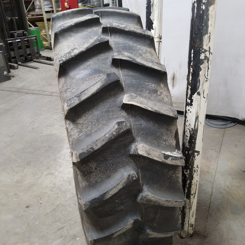 18.4/-30 Firestone Super All Traction II 23 R-1 , D (8 Ply) 95%