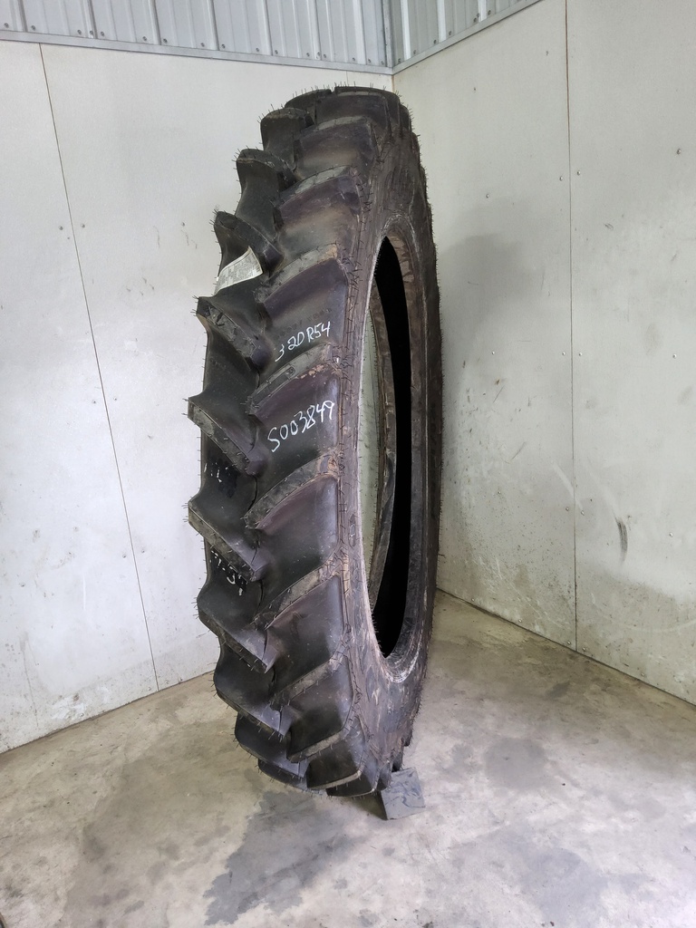 320/125R54 Goodyear Farm DT800 Optitrac R-1W 155A8 99%