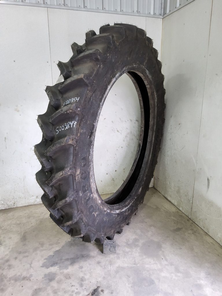 320/125R54 Goodyear Farm DT800 Optitrac R-1W 155A8 99%