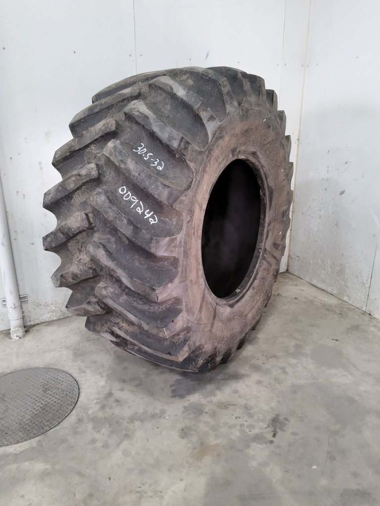 30.5/L-32 Firestone Super All Traction 23 R-1 164A 99%