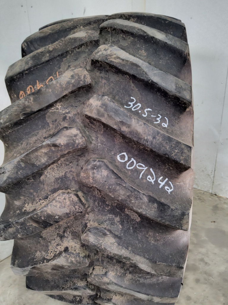 30.5/L-32 Firestone Super All Traction 23 R-1 164A 99%
