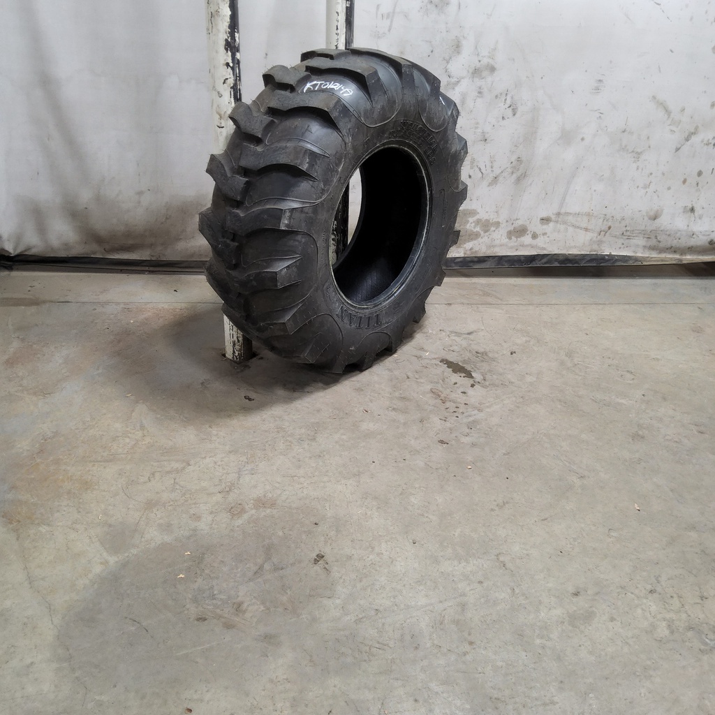 420/85D24 Titan Farm Industrial Tractor Lug R-4 136A8, C (6 Ply) 85%
