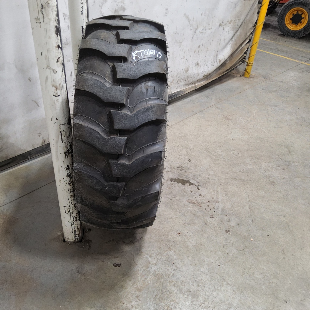 420/85D24 Titan Farm Industrial Tractor Lug R-4 136A8, C (6 Ply) 85%
