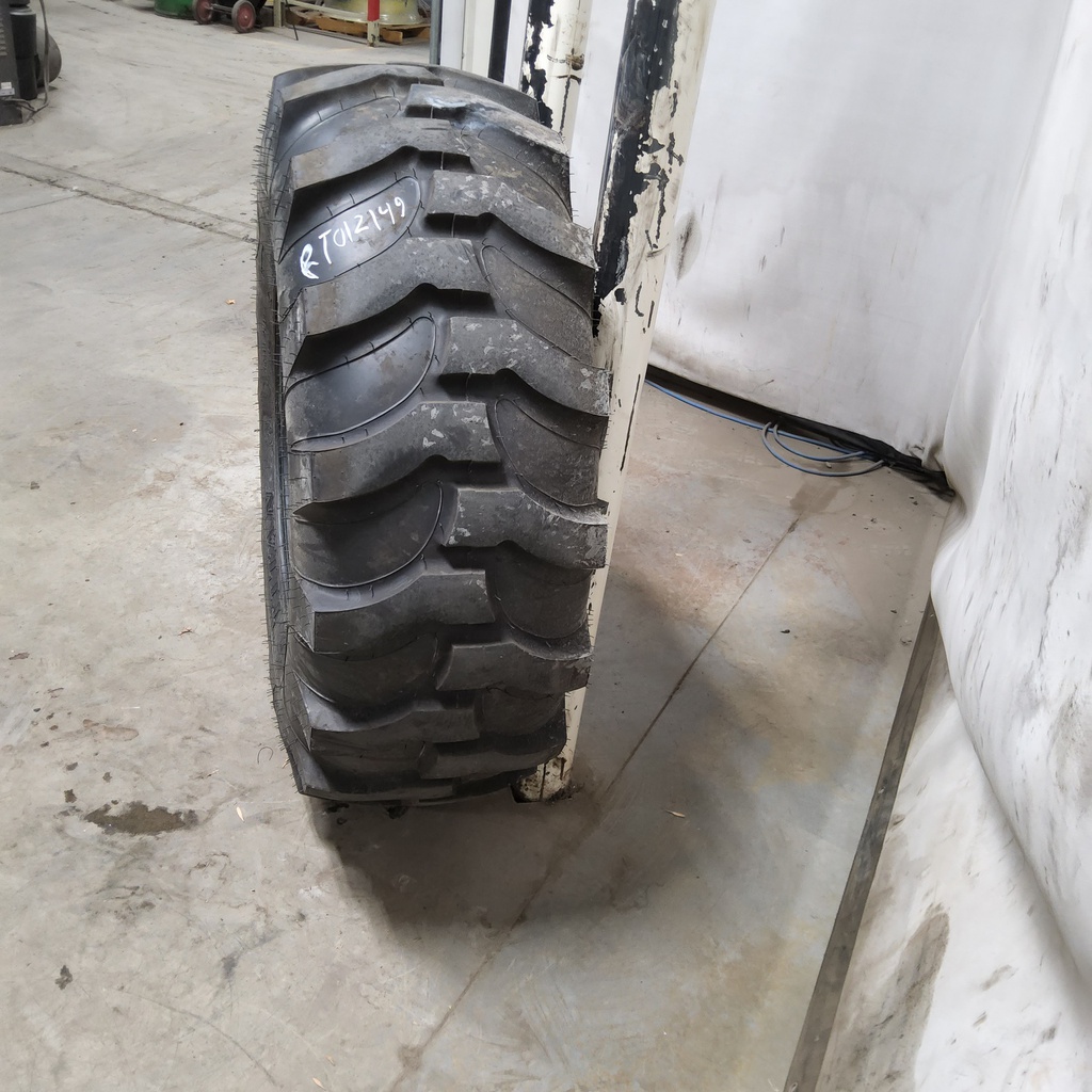 420/85D24 Titan Farm Industrial Tractor Lug R-4 136A8, C (6 Ply) 85%
