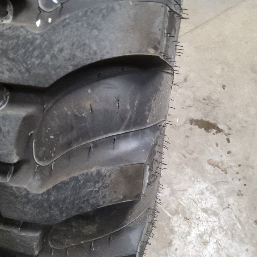 420/85D24 Titan Farm Industrial Tractor Lug R-4 136A8, C (6 Ply) 85%