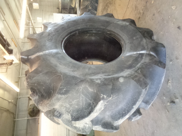 900/65R32 Goodyear Farm Special Sure Grip Radial TD8 R-2 178 A8 75%