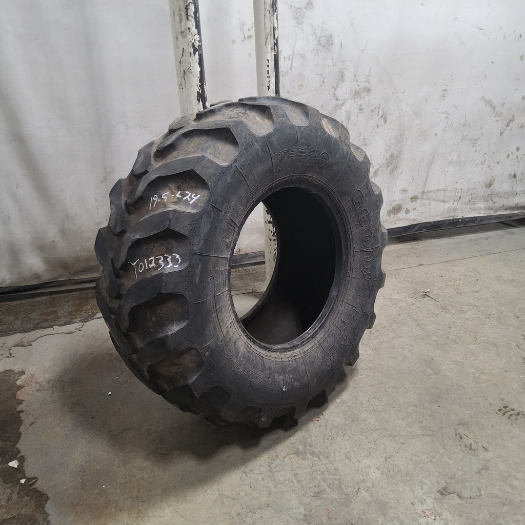 19.5/L-24 Goodyear Farm IT525 R-4 , F (12 Ply) 70%