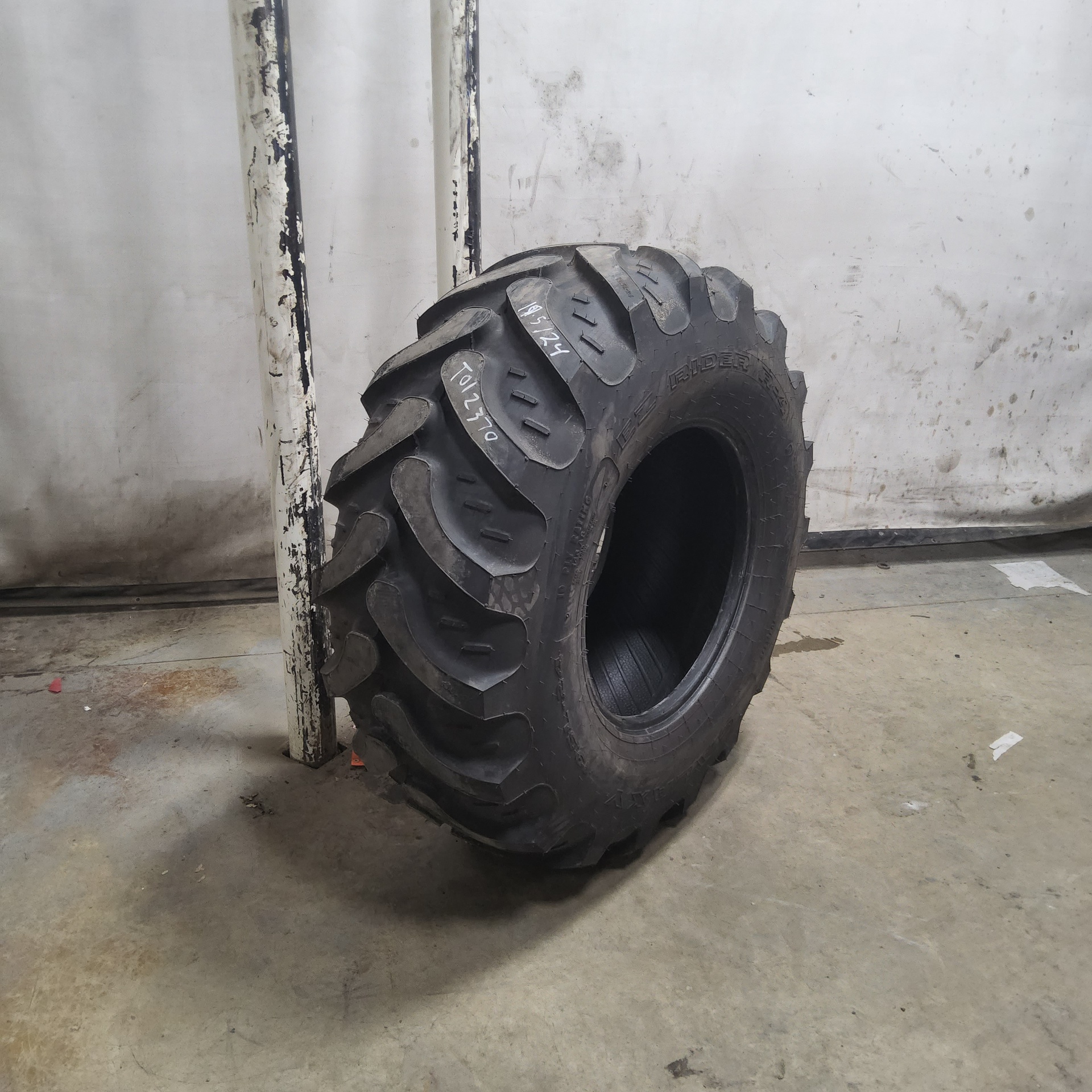 Used19.5/L24 Galaxy Ez Rider R4 Agricultural Tires for Sales NTS