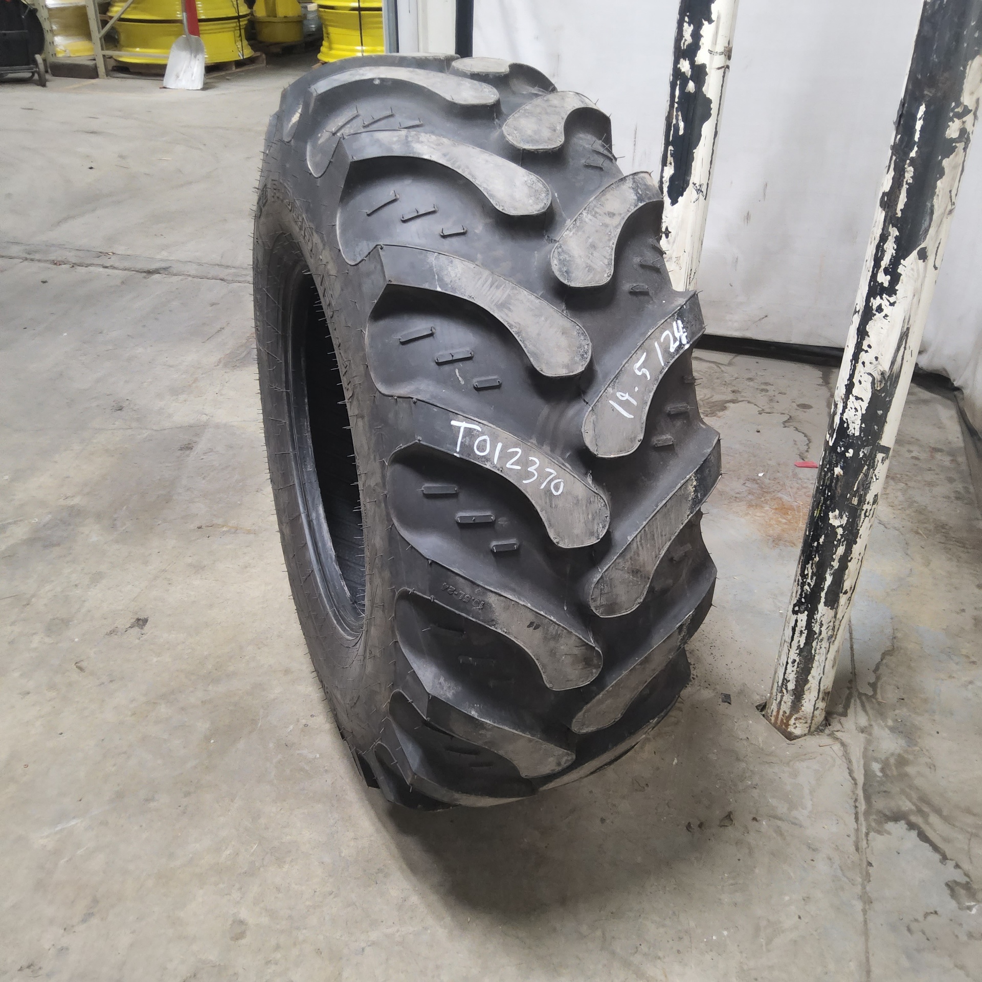 Used19.5/L24 Galaxy Ez Rider R4 Agricultural Tires for Sales NTS