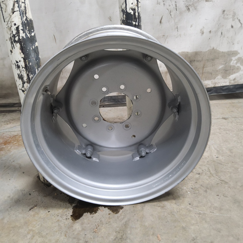 16"W x 24"D, Case IH Silver Mist 6-Hole Rim with Clamp/Loop Style