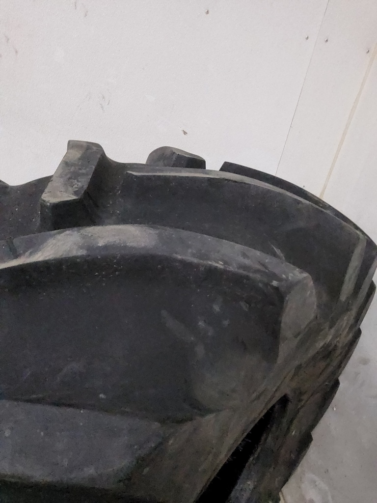 28/LR26 Goodyear Farm Super Traction Radial R-1W 169B 70%