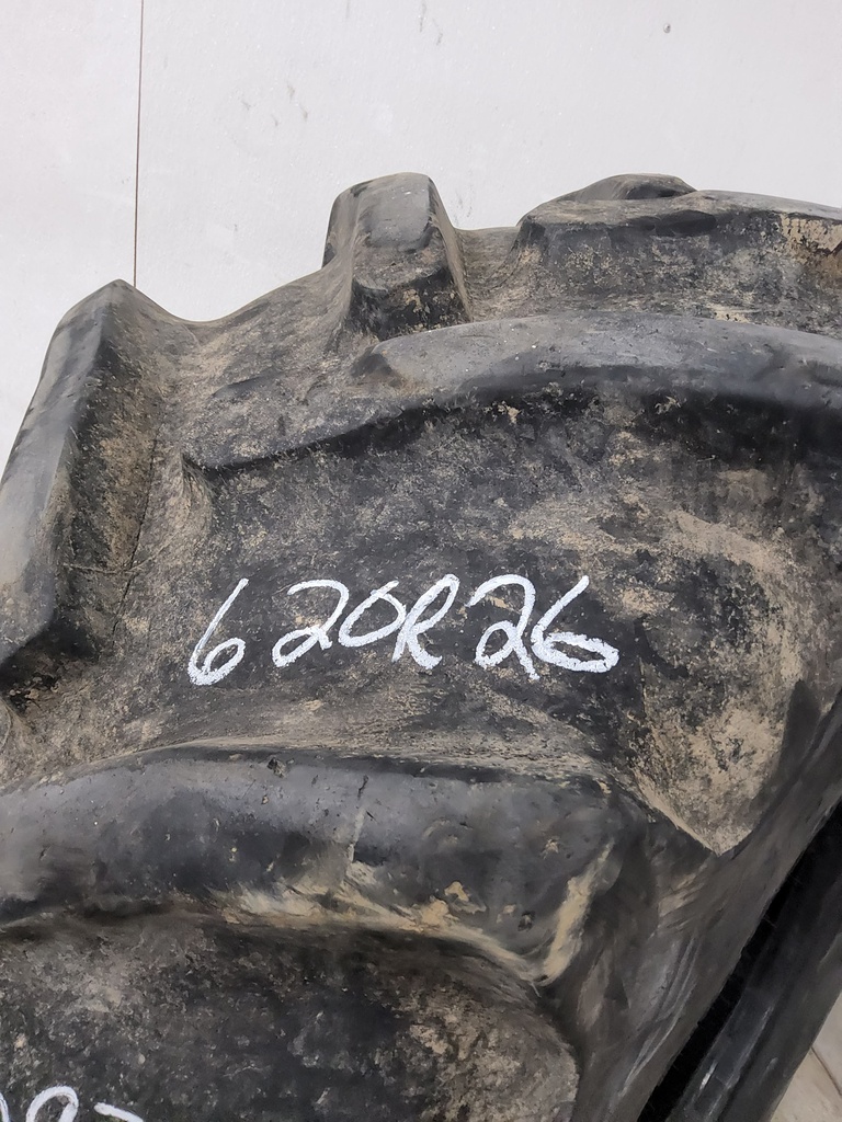 620/75R26 Goodyear Farm DT820 Super Traction R-1W 166B 75%