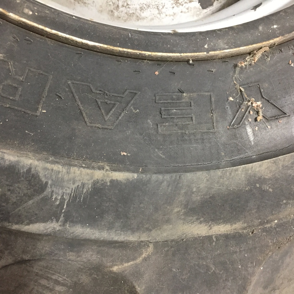 28/L-26 Firestone Champion Spade Grip R-2, H (16 Ply) 80%