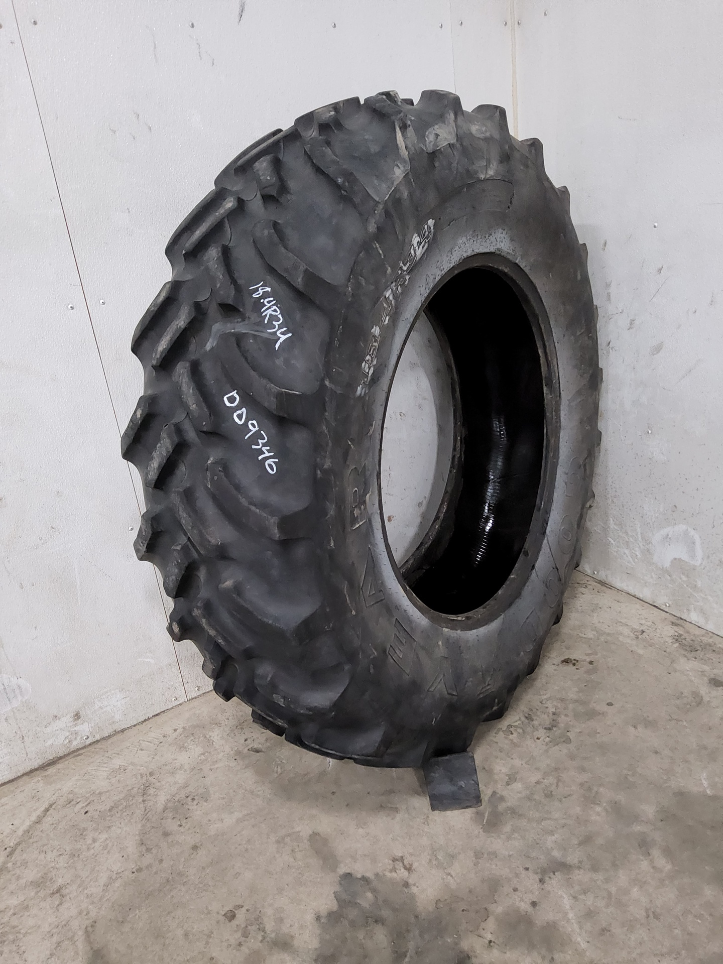 Used18.4/R34 Goodyear Farm DT710 Radial R1 Agricultural Tires for