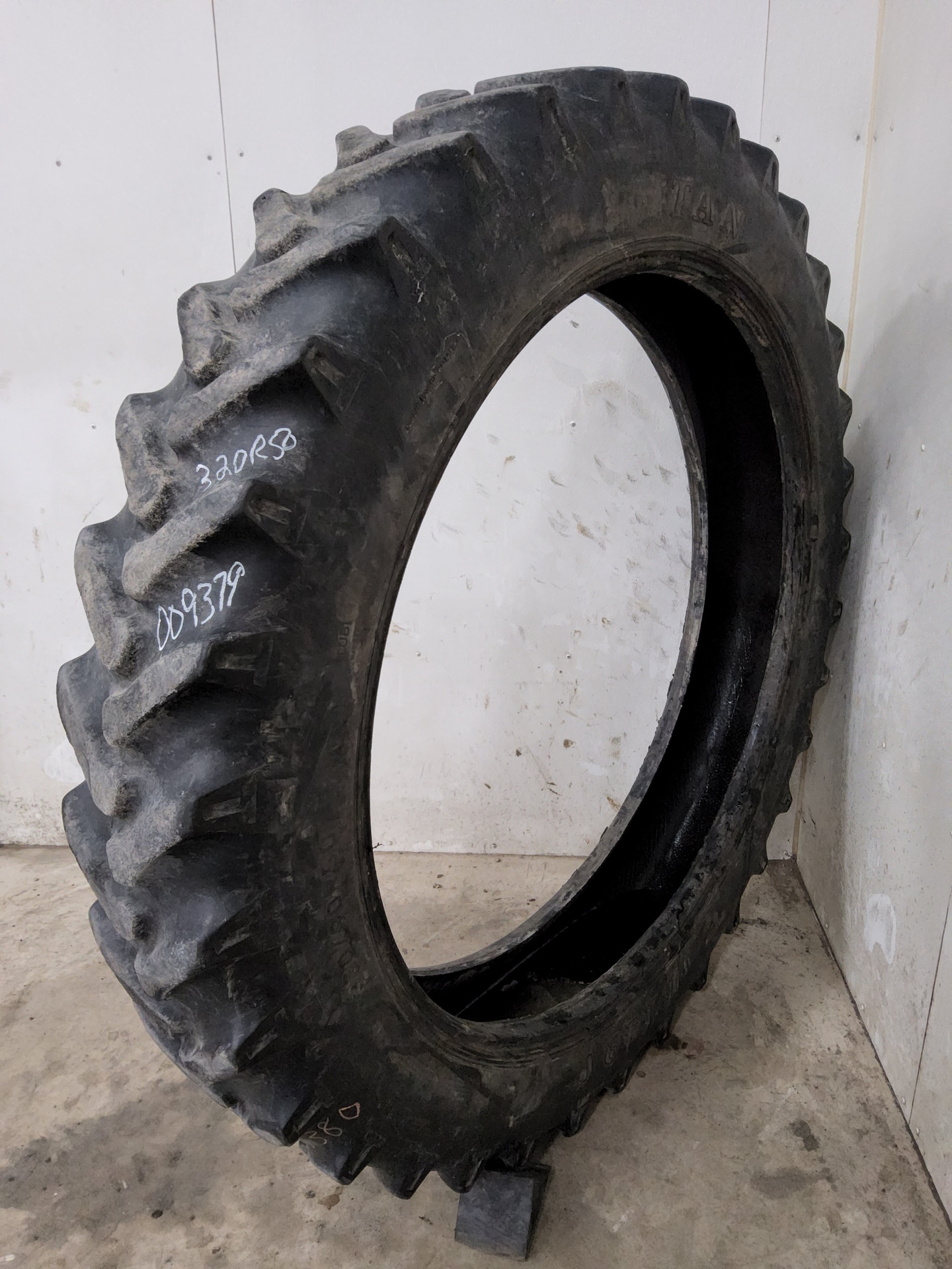 Used320/90R50 Titan Farm TT49V Radial R1W Agricultural Tires for Sales