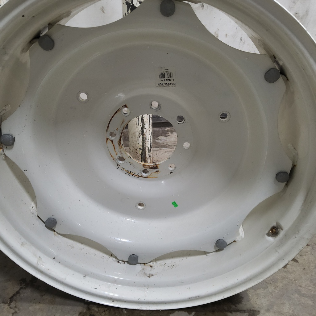 8-Hole Rim with Clamp/Loop Style Center for 30" Rim, New Holland White