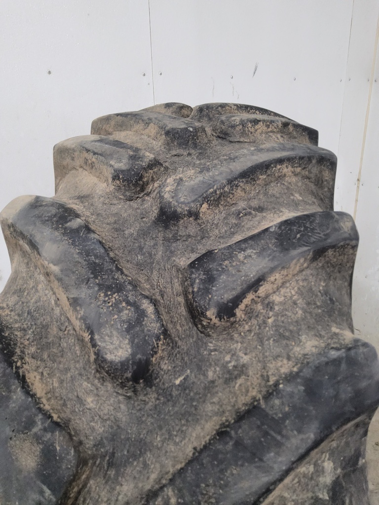 18.4/R38 Titan Farm Hi Traction Lug Radial R-1 141A8/B 65%