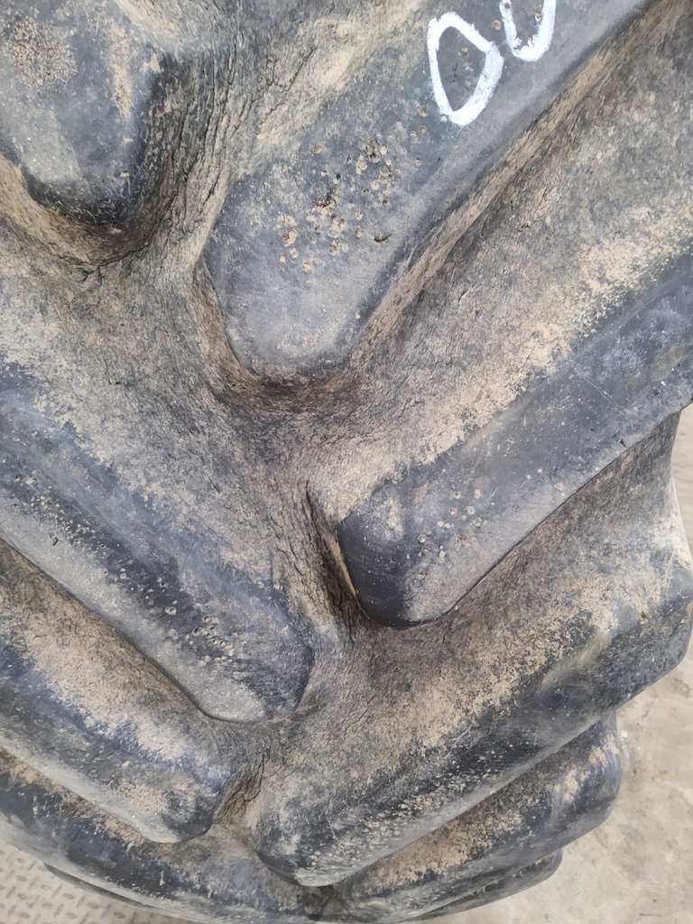 18.4/R38 Titan Farm Hi Traction Lug Radial R-1 141A8/B 65%