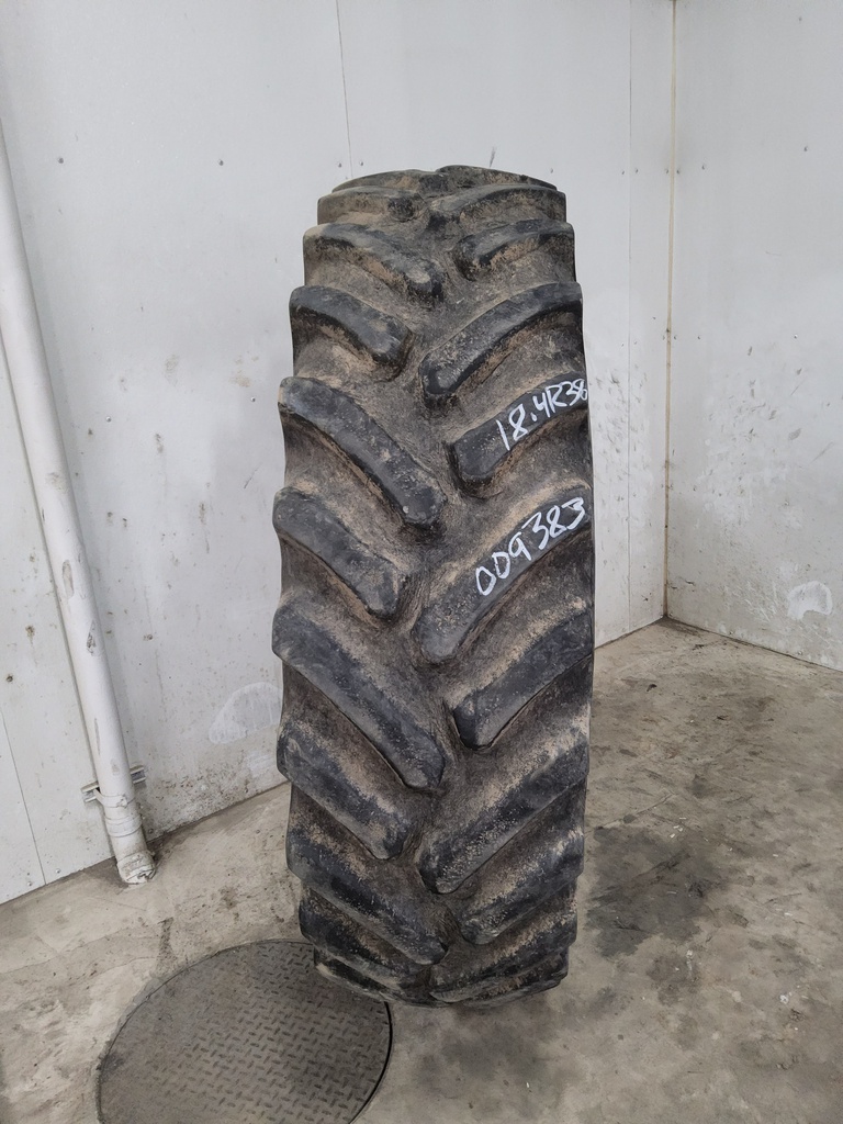 18.4/R38 Titan Farm Hi Traction Lug Radial R-1 141A8/B 65%
